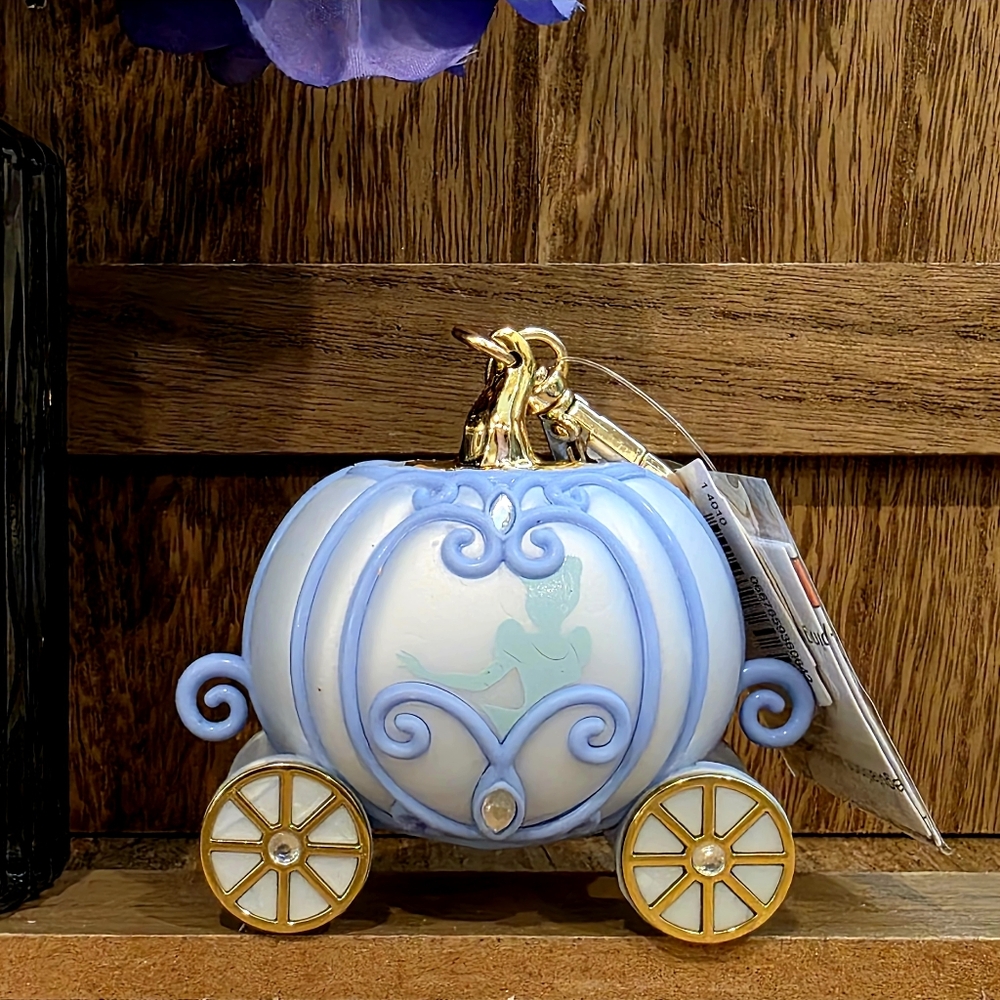 Bath & Body Works, Disney Cinderella Light-Up Carriage Pocketbac Holder & Refill - Picture 3 of 8